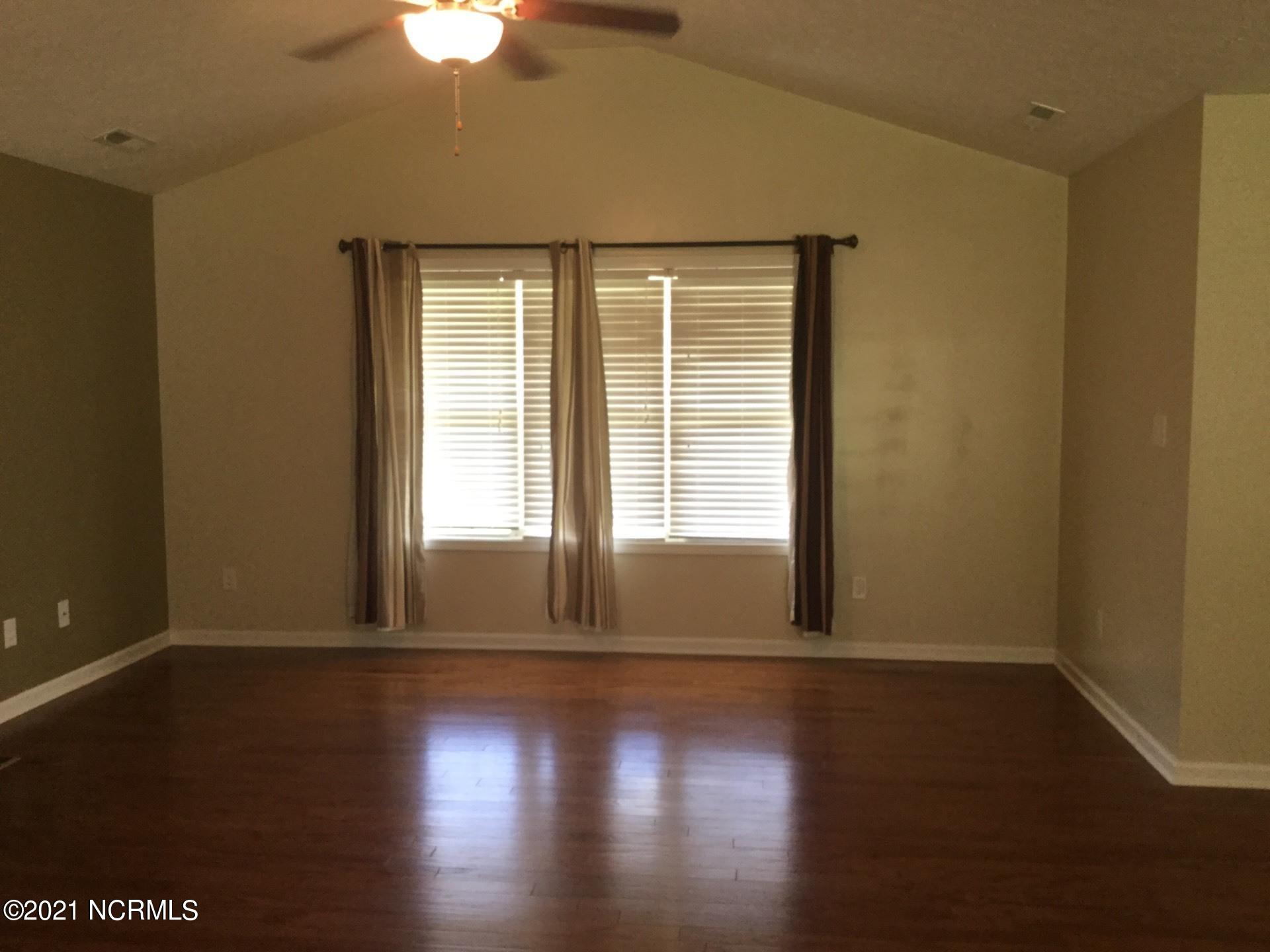 280 Station House Road New Bern, NC 28562 - Photo 8 of 33 Living Room windows