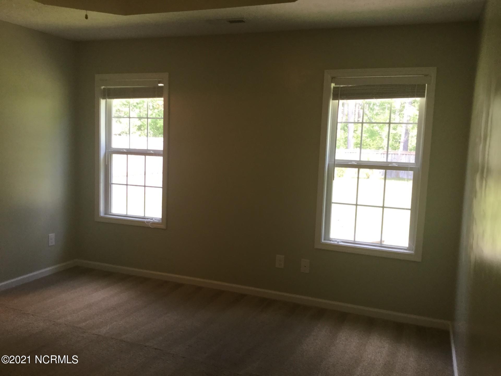 280 Station House Road New Bern, NC 28562 - Photo 10 of 33 Master Windows