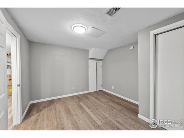 a view of a back yard