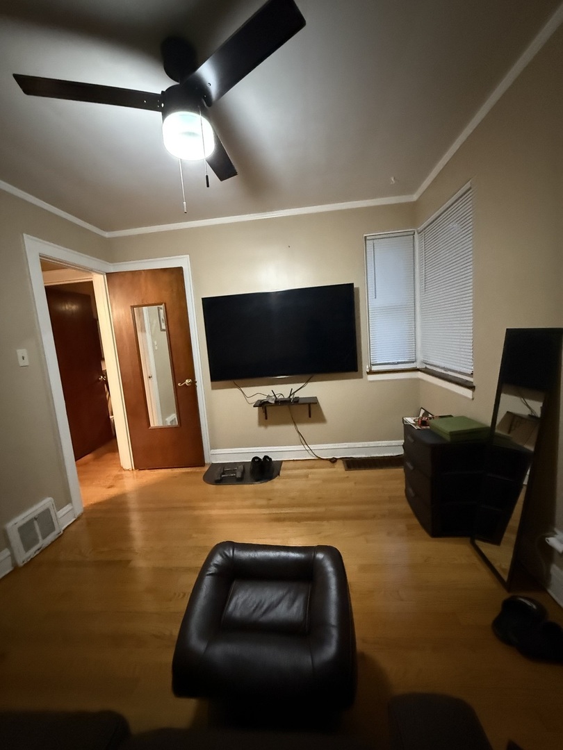 2610 West 80th Street Chicago, IL 60652 - Photo 12 of 27 a kitchen with a sink and a microwave