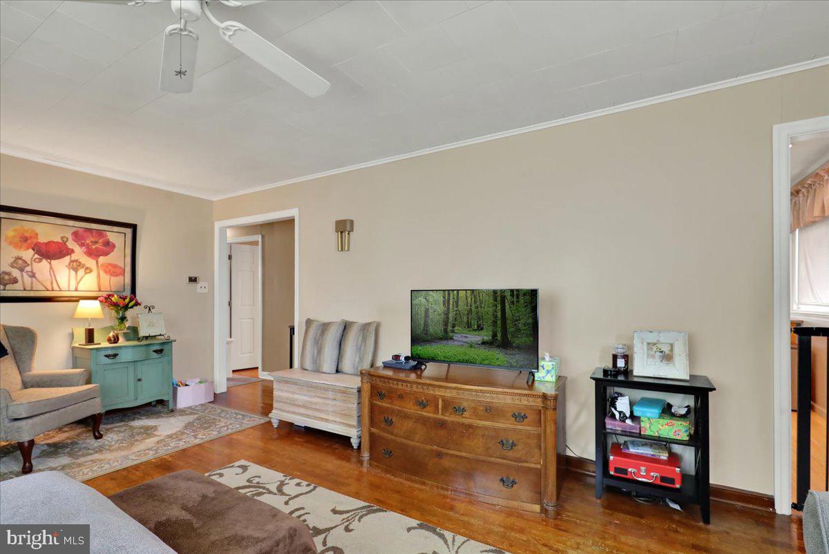 307 Summit Avenue Reading, PA 19607 - Photo 7 of 25 Cozy living space with warm tones.