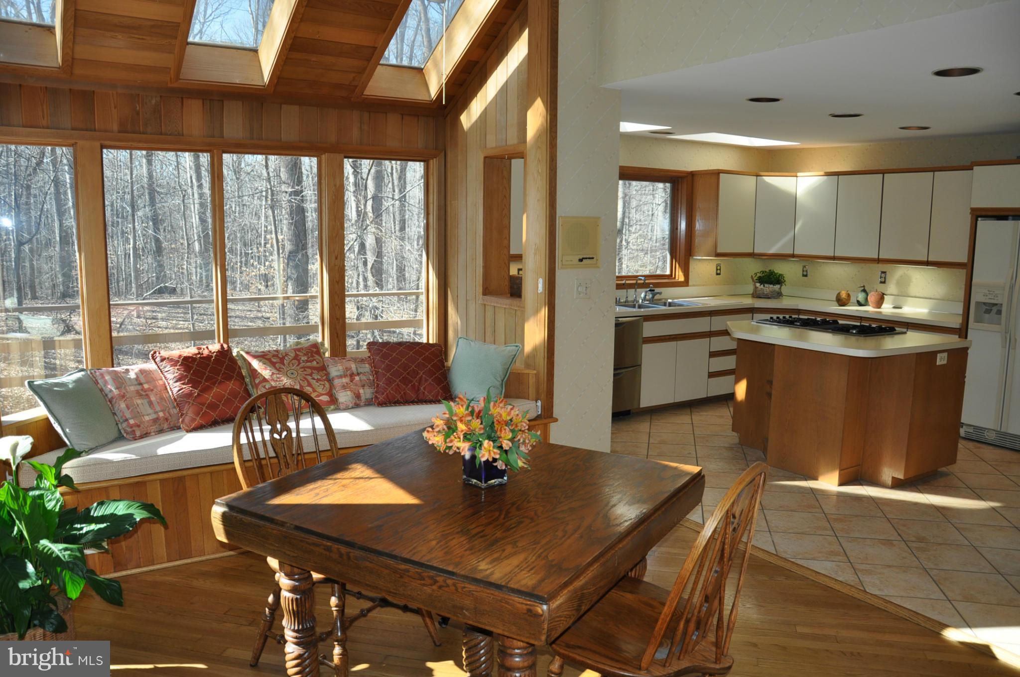 15801 River Road Germantown, MD 20874 - Photo 24 of 28 Kitchen