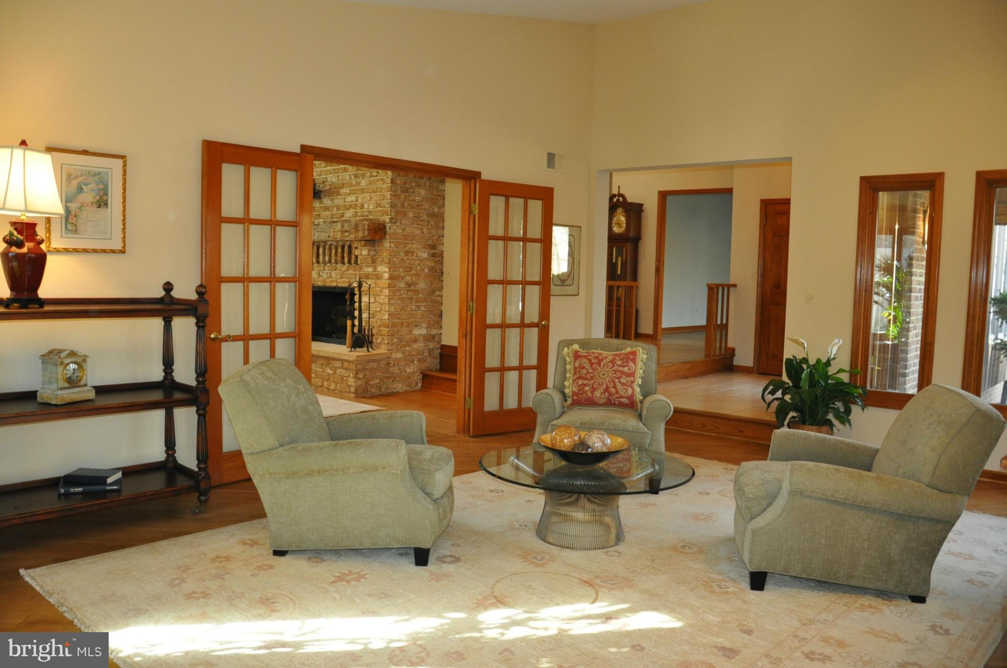 15801 River Road Germantown, MD 20874 - Photo 6 of 28 Living Room