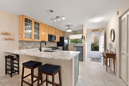 1351 Bayshore Drive, Unit 101 Fort Pierce, FL 34949 - Photo 10 of 37 Breakfast Nook