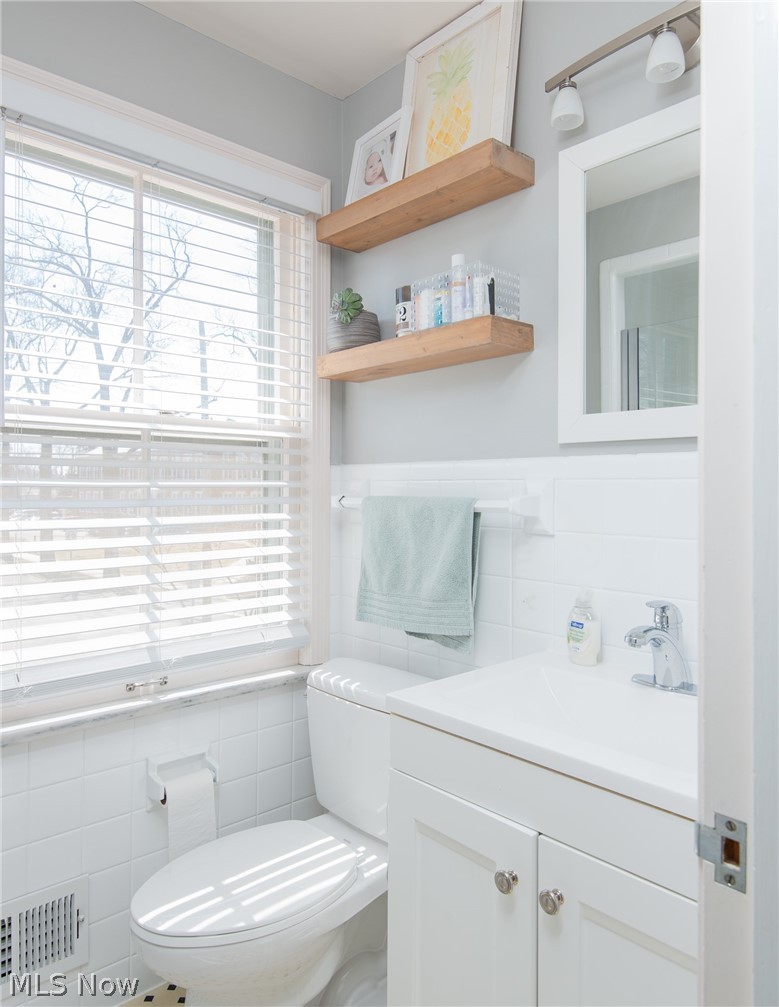 17601 Fernway Road Cleveland, OH 44120 - Photo 20 of 26 Gallery Image 20