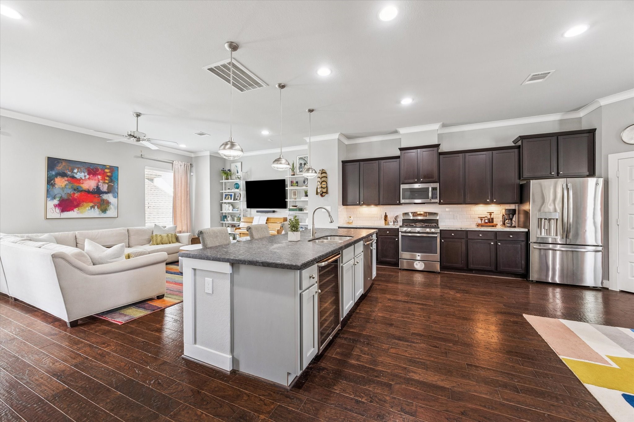 1702 Shearn Street Houston, TX 77007 - Photo 12 of 31 The open layout is perfect for everyday living and entertaining!