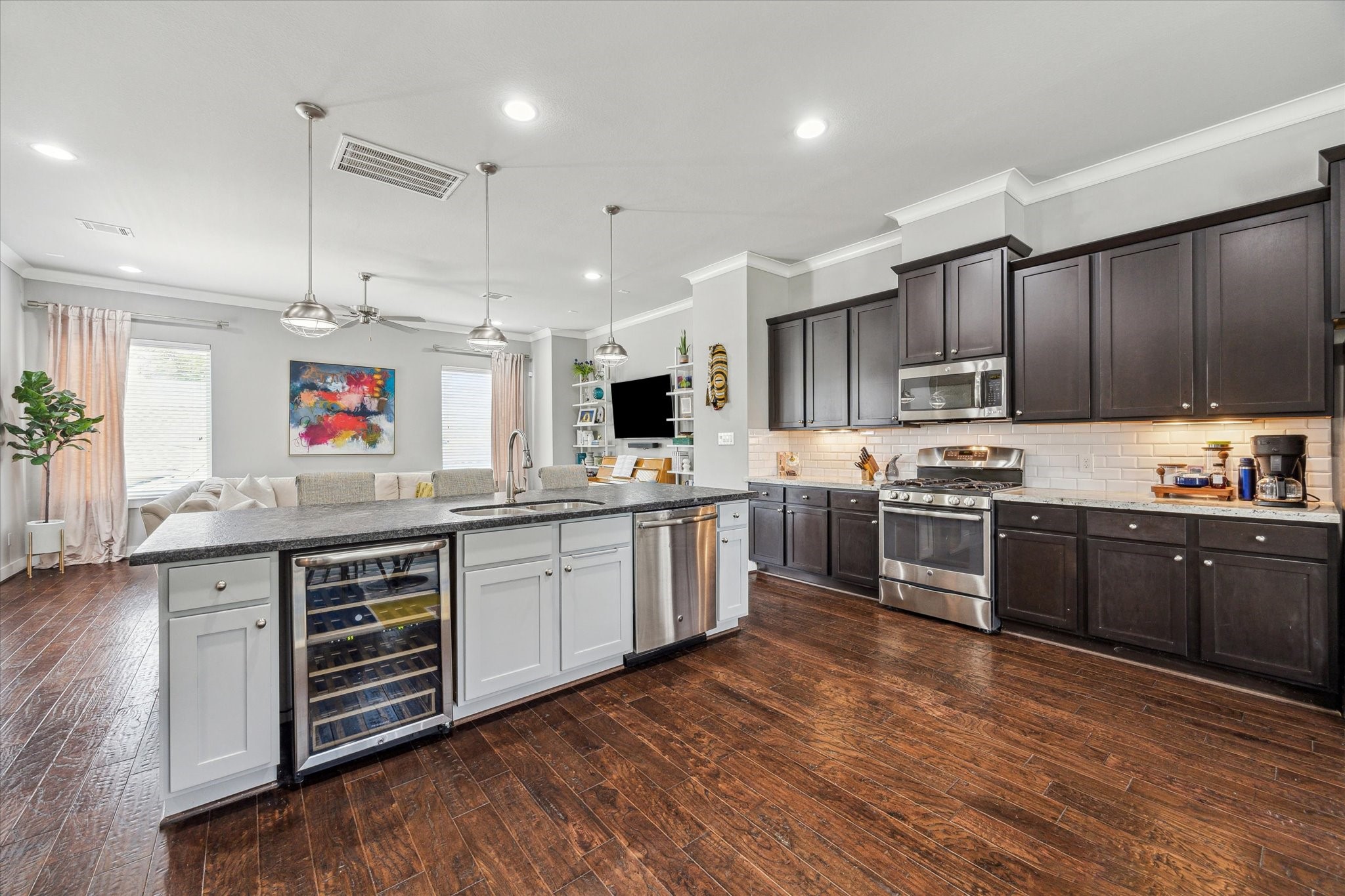 1702 Shearn Street Houston, TX 77007 - Photo 13 of 31 Additional view of the spacious kitchen.