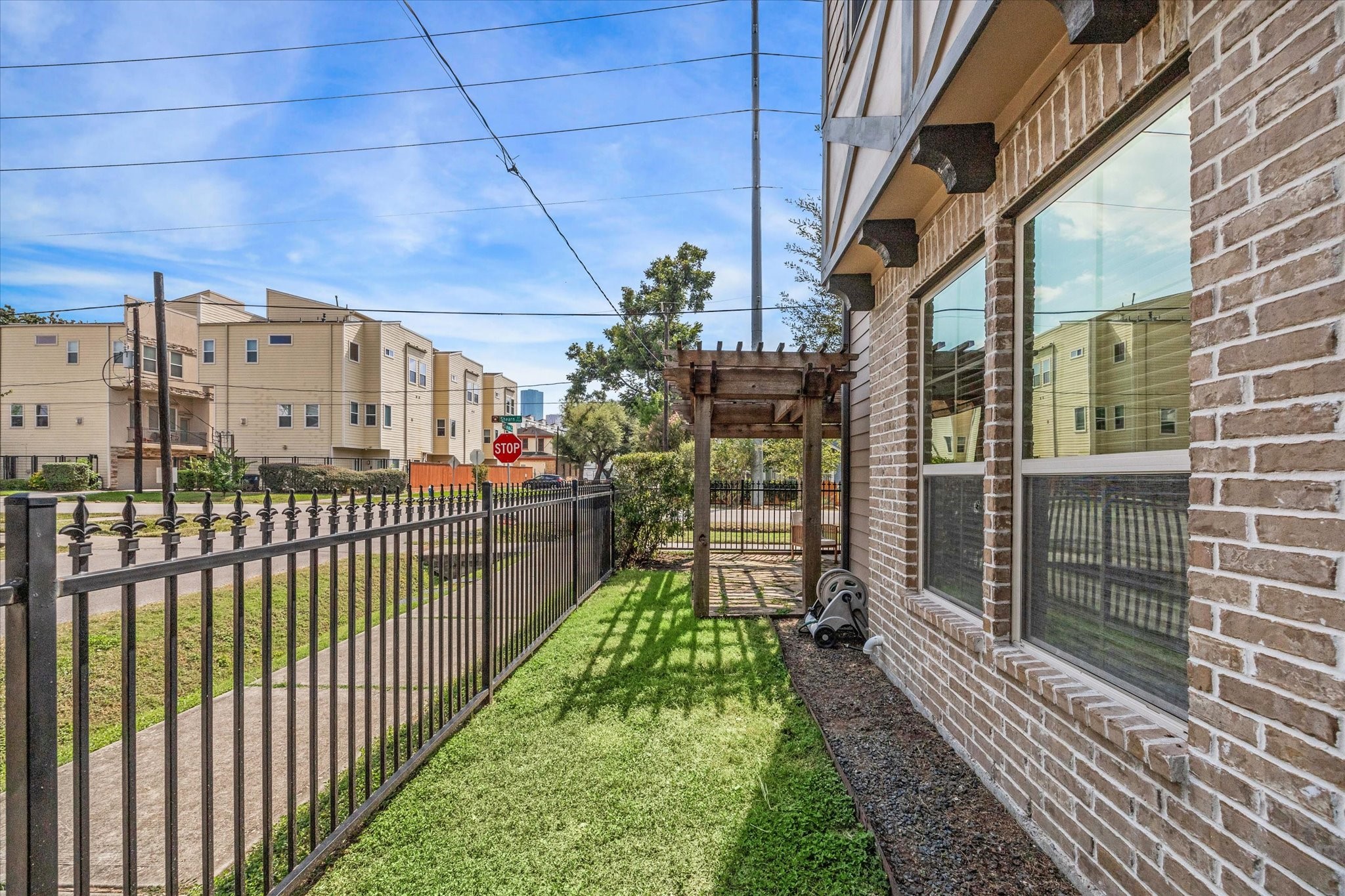 1702 Shearn Street Houston, TX 77007 - Photo 27 of 31 Located just minutes from Downtown, Washington Corridor, and Eleanor Tinsley Park, this location puts the very best of Houston right at your doorstep.