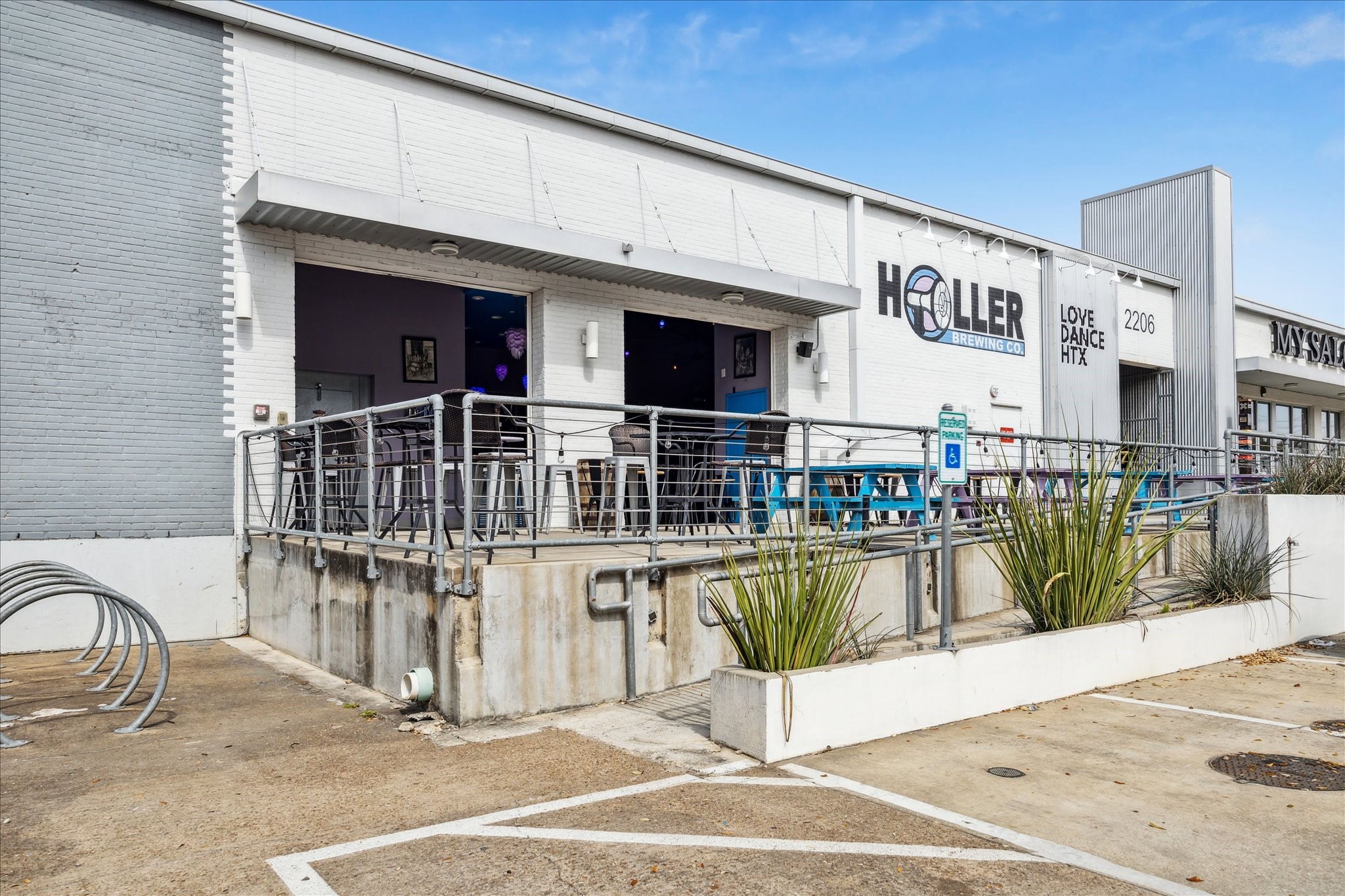 1702 Shearn Street Houston, TX 77007 - Photo 29 of 31 Located a few blocks from Sawyer Yards! Sawyer Yards utilizes former warehouses spaces for working artists, art galleries, creative businesses, craft breweries, and gyms.