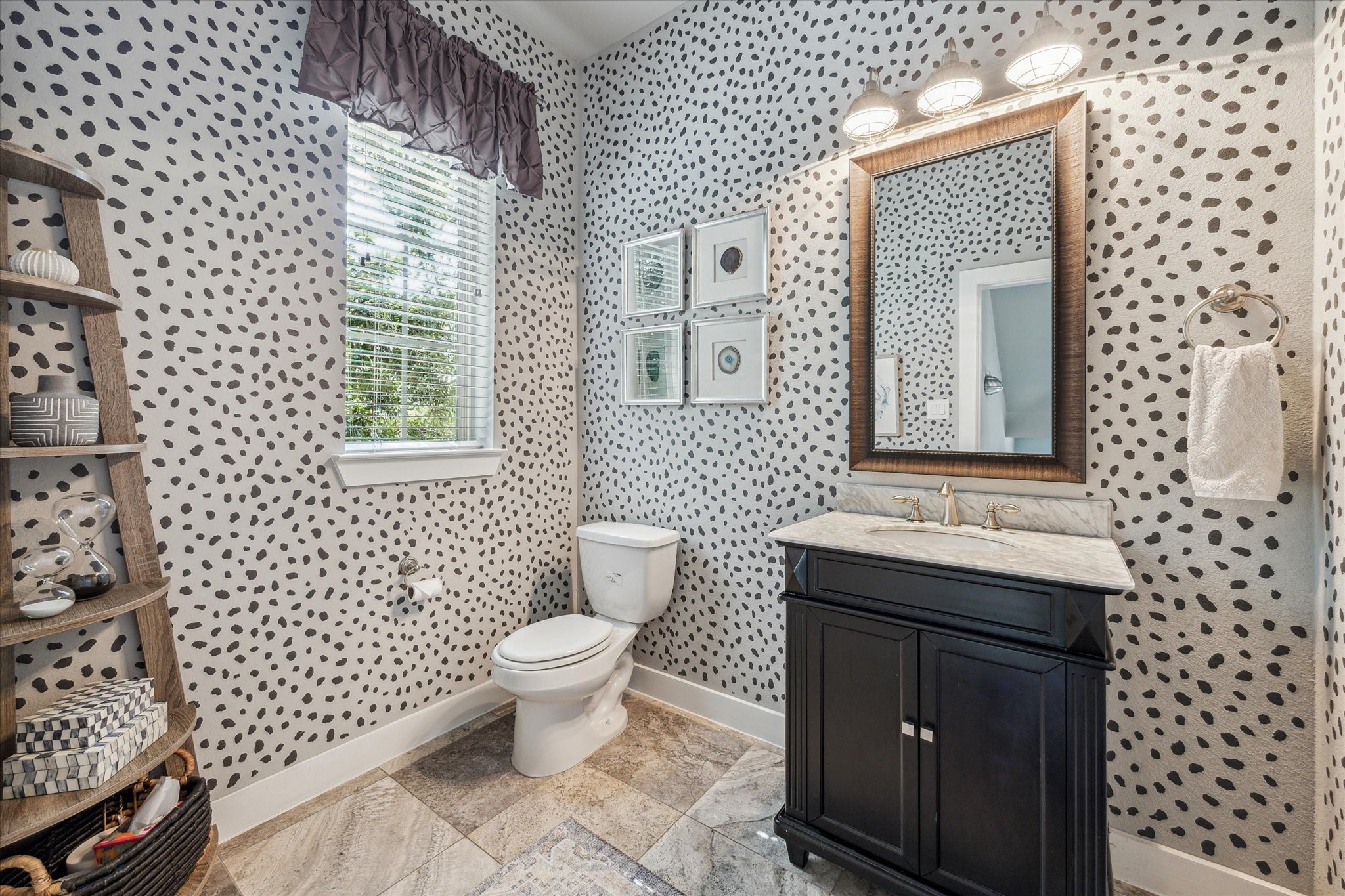 1702 Shearn Street Houston, TX 77007 - Photo 6 of 31 Fun powder bath conveniently located on the 2nd floor.