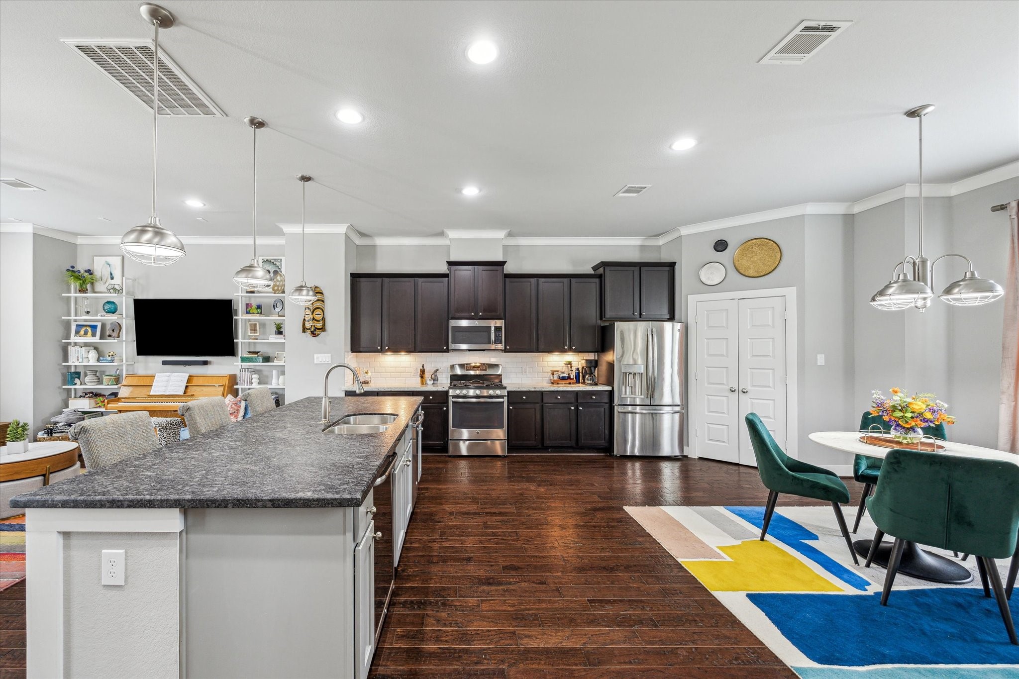 1702 Shearn Street Houston, TX 77007 - Photo 7 of 31 The large kitchen boasts stainless appliances, a walk-in pantry and plenty of counter space to prep your favorite meals!