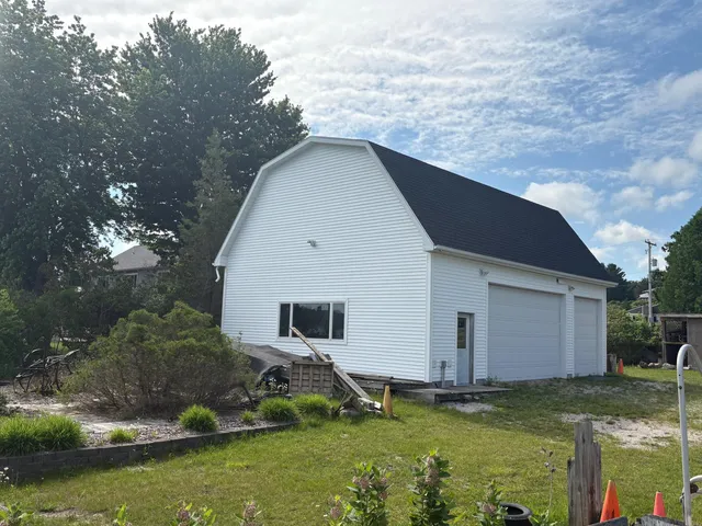 $1,550,000 | 4472 Crescent Beach Road, Onekama, MI 49675