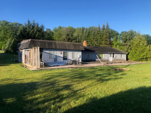 $1,550,000 | 4472 Crescent Beach Road, Onekama, MI 49675