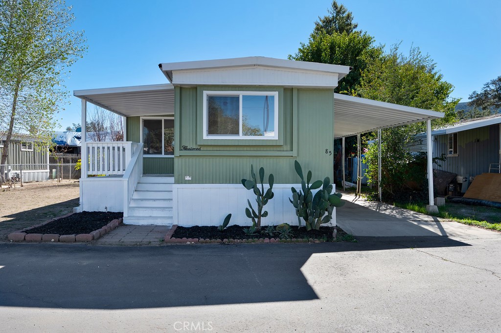 a view of a house with backyard and sitting area