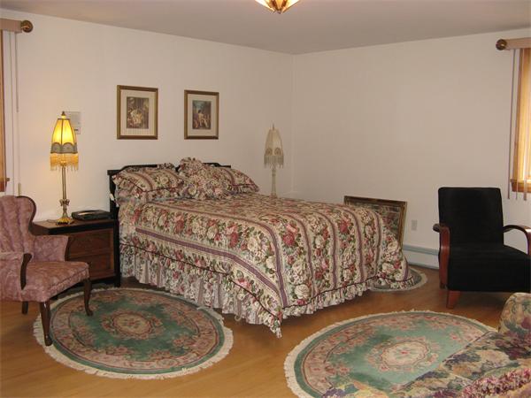 60 Raffaele Drive Waltham, MA 02452 - Photo 13 of 18 Gallery Image 13