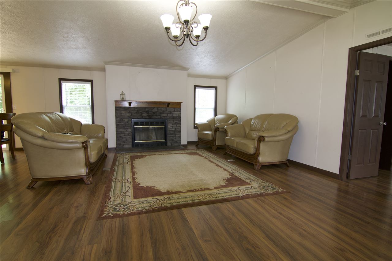 565 Wilkins Road Campobello, SC 29322 - Photo 6 of 20