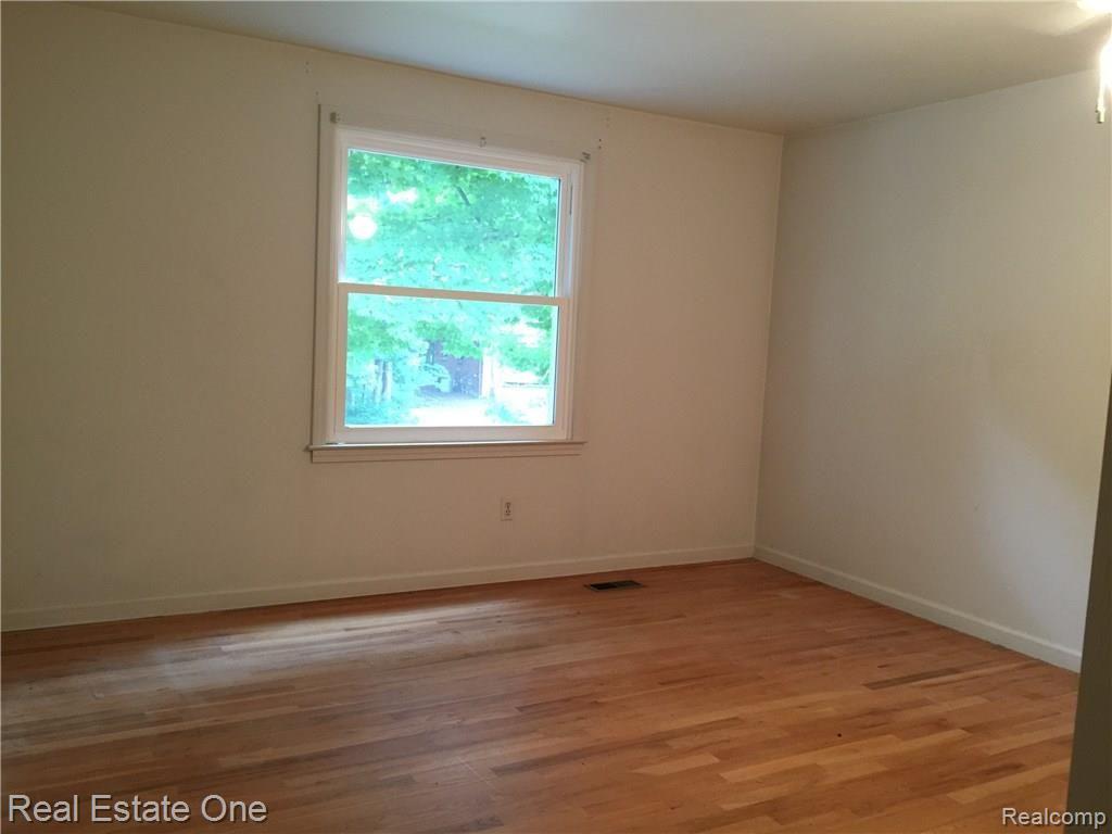 33789 Hunters Pointe Road Farmington Hills, MI 48331 - Photo 15 of 22
