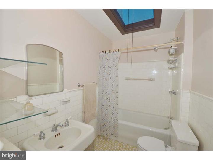 133 Ashby Road Upper Darby, PA 19082 - Photo 20 of 25 Bathroom