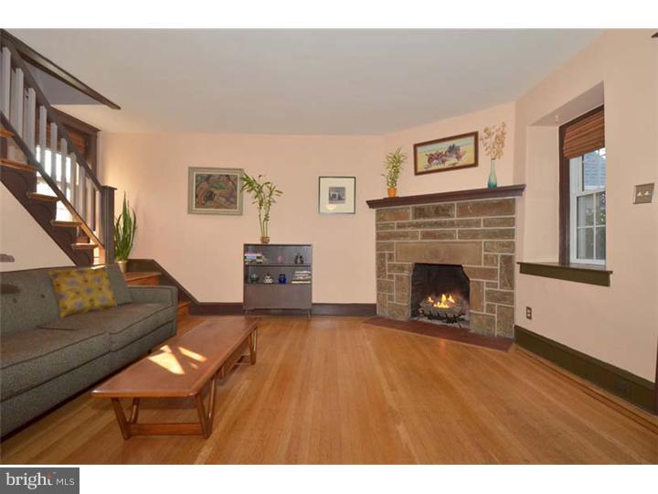 133 Ashby Road Upper Darby, PA 19082 - Photo 4 of 25 Living Room