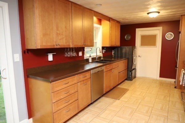 13 Ruthellen Road Framingham, MA 01701 - Photo 11 of 27 Gallery Image 11