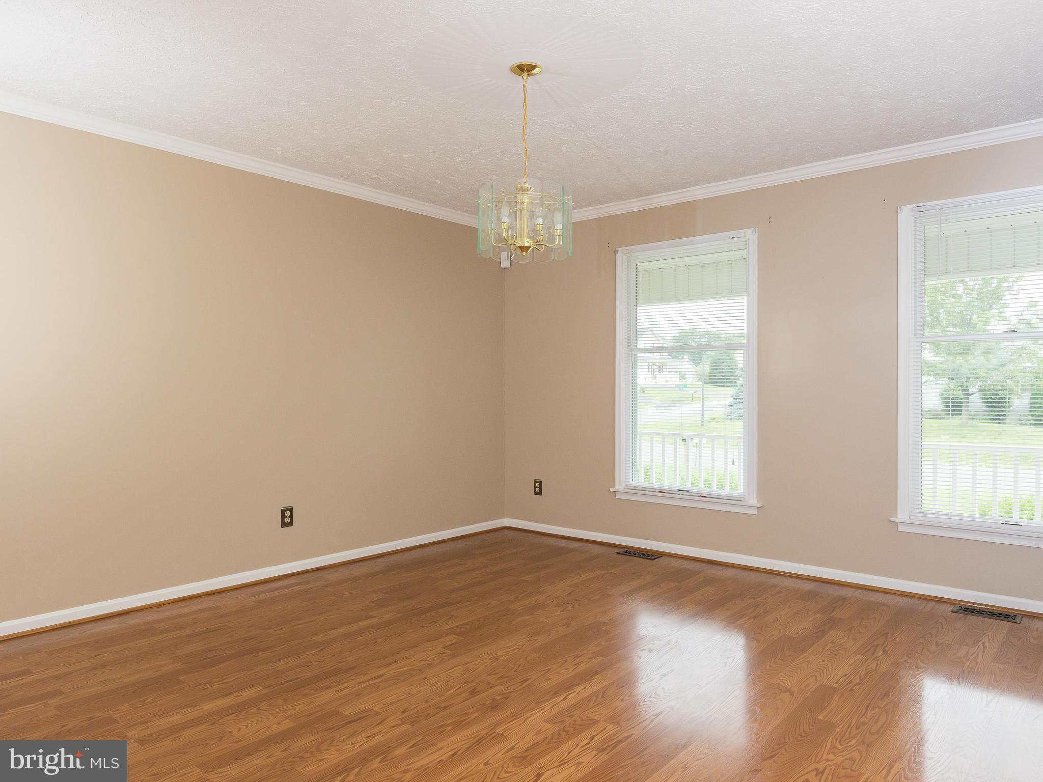 200 Woodrow Road Winchester, VA 22602 - Photo 12 of 30 Dining Room