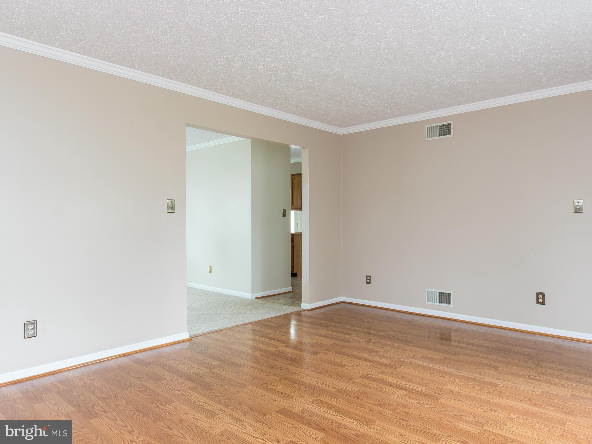 200 Woodrow Road Winchester, VA 22602 - Photo 14 of 30 Living Room