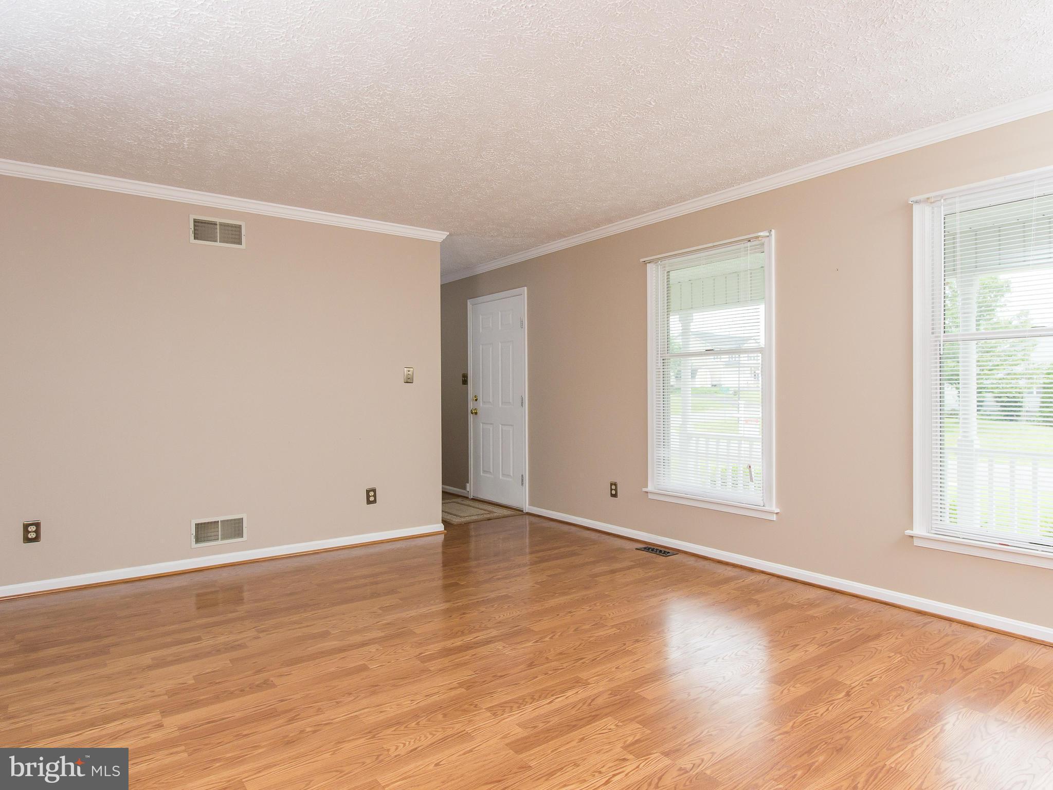 200 Woodrow Road Winchester, VA 22602 - Photo 15 of 30 Living Room