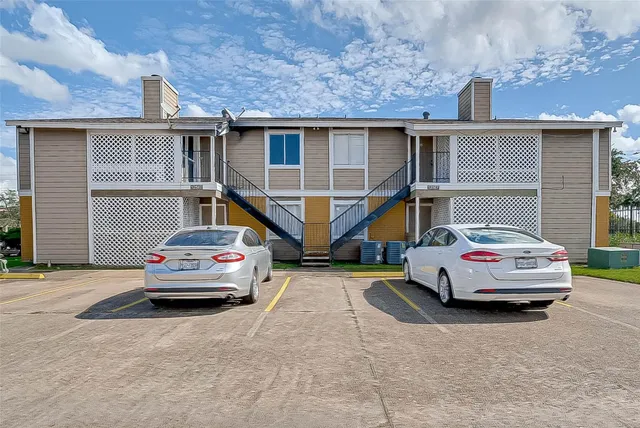 $1,000 | 12507 Ashford Meadow Drive, Unit A, Houston, TX 77082