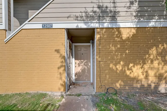 $1,000 | 12507 Ashford Meadow Drive, Unit A, Houston, TX 77082