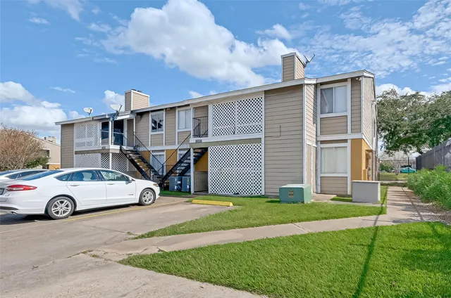 $1,000 | 12507 Ashford Meadow Drive, Unit A, Houston, TX 77082