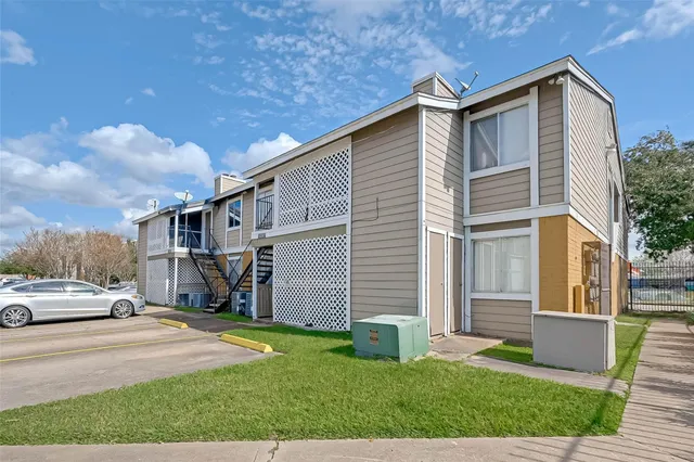 $1,000 | 12507 Ashford Meadow Drive, Unit A, Houston, TX 77082