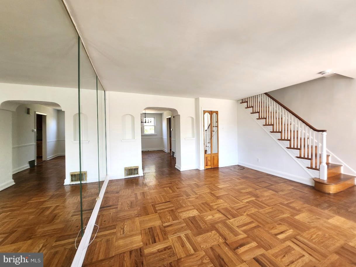 443 Pleasant Street Philadelphia, PA 19119 - Photo 3 of 13