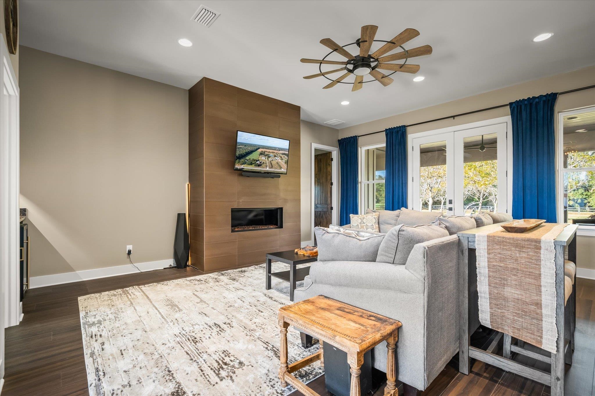 9577 Pleasant Road Daphne, AL 36526 - Photo 2 of 43 Living Room Photo 1