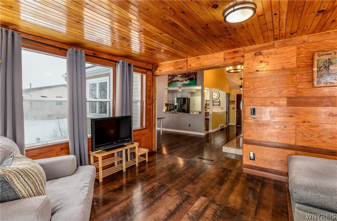 4788 Mapleton Road Pendleton, NY 14094 - Photo 15 of 38