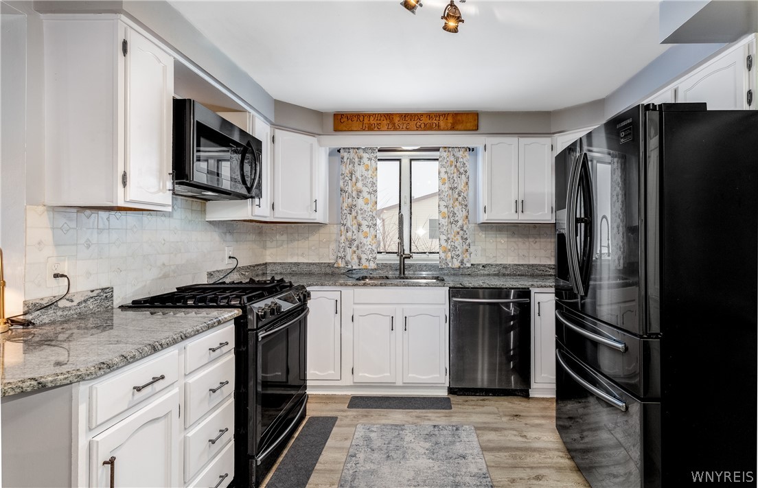 4788 Mapleton Road Pendleton, NY 14094 - Photo 5 of 38