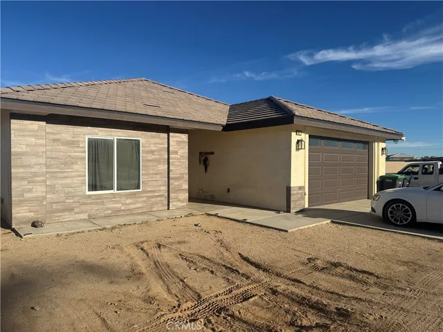 $2,200 | 8625 Flowerfield Road, Phelan, CA 92371