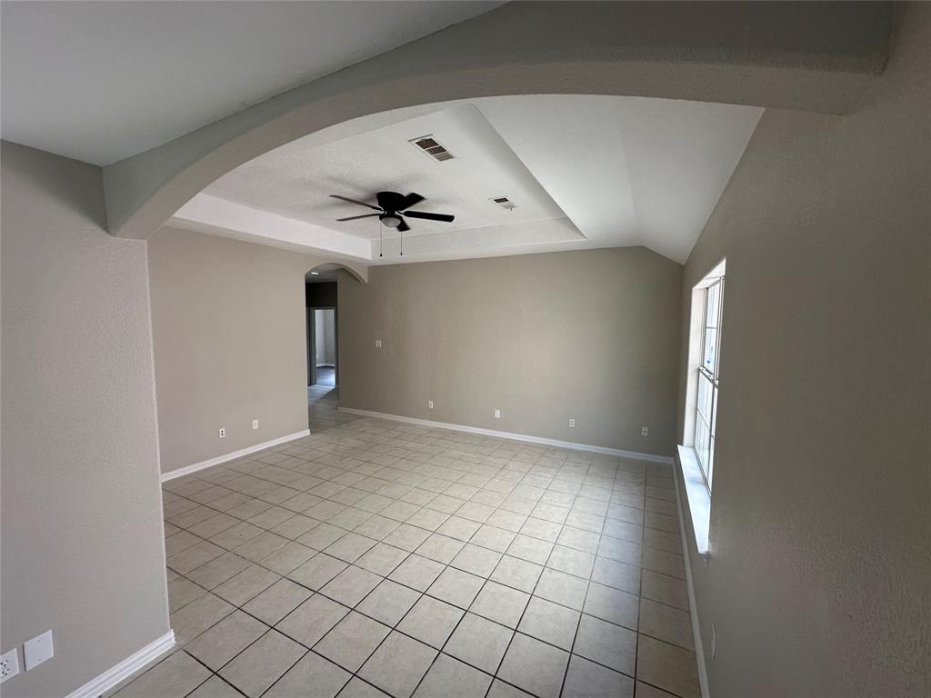 1160 South Beltline Road Dallas, TX 75253 - Photo 4 of 18 a view of an empty room