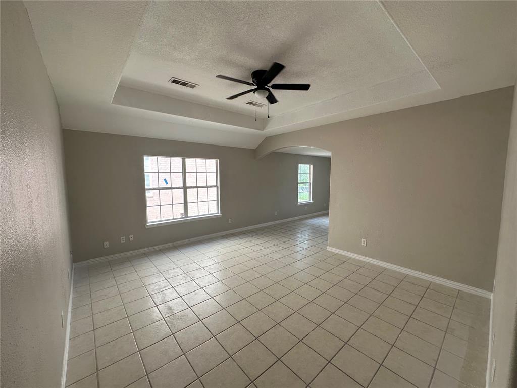1160 South Beltline Road Dallas, TX 75253 - Photo 5 of 18 a view of an empty room with a window