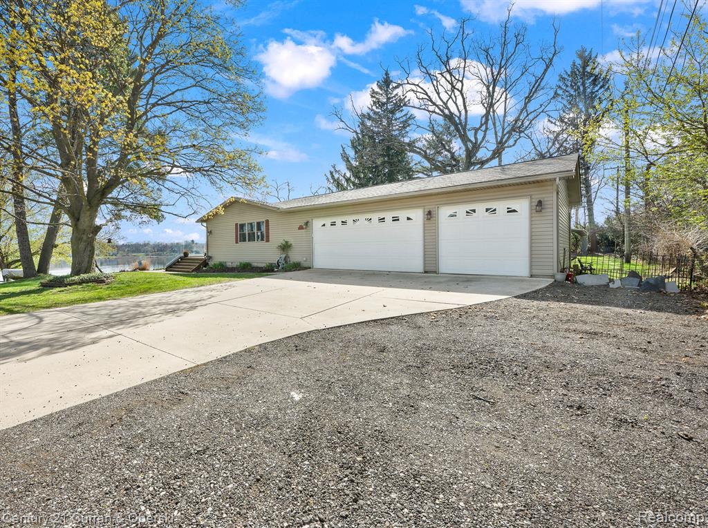 417 Chicago Drive Howell, MI 48843 - Photo 1 of 58 Gallery Image 1
