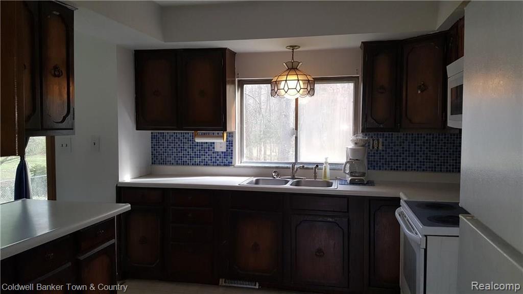 7316 Runyan Lake Road Fenton, MI 48430 - Photo 12 of 41 Gallery Image 12