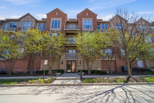 $444,900 | 1781 Tudor Lane, Unit 209, Northbrook, IL 60062