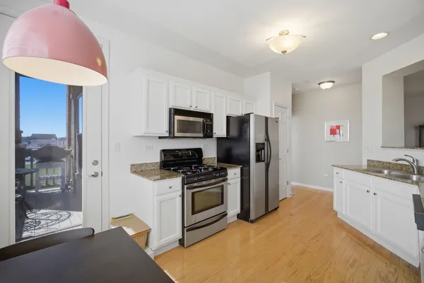 $444,900 | 1781 Tudor Lane, Unit 209, Northbrook, IL 60062