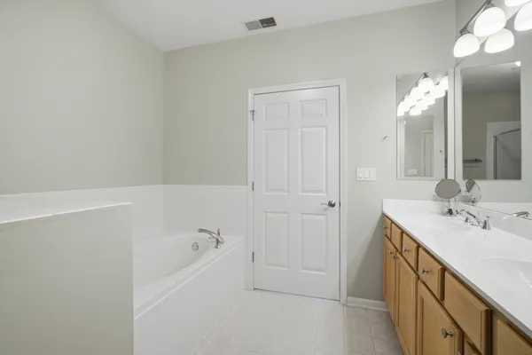 $444,900 | 1781 Tudor Lane, Unit 209, Northbrook, IL 60062