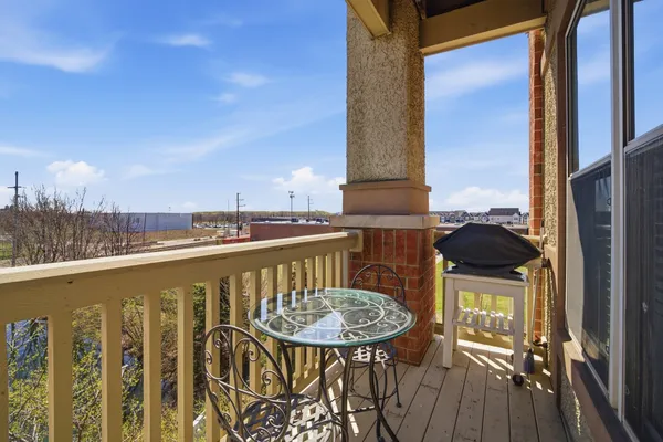 $444,900 | 1781 Tudor Lane, Unit 209, Northbrook, IL 60062