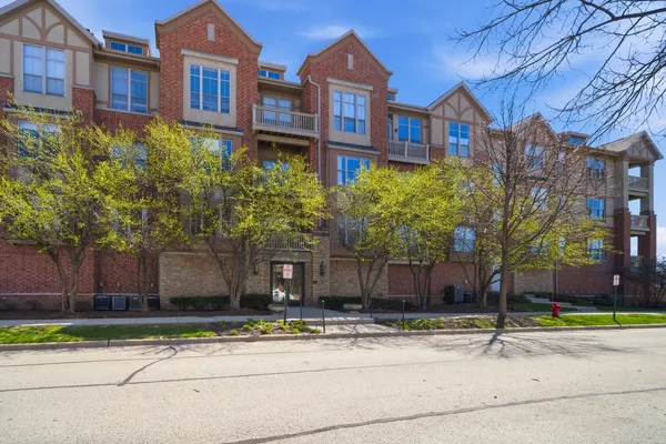 $444,900 | 1781 Tudor Lane, Unit 209, Northbrook, IL 60062