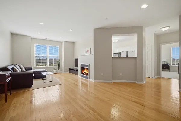 $444,900 | 1781 Tudor Lane, Unit 209, Northbrook, IL 60062