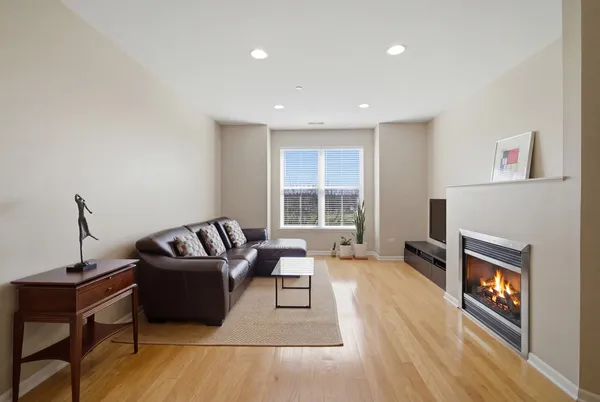 $444,900 | 1781 Tudor Lane, Unit 209, Northbrook, IL 60062