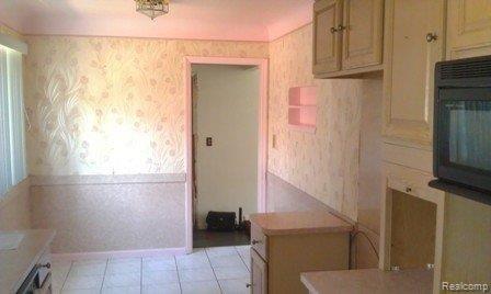 20541 Huntington Road Detroit, MI 48219 - Photo 4 of 18 kitchen alternate view