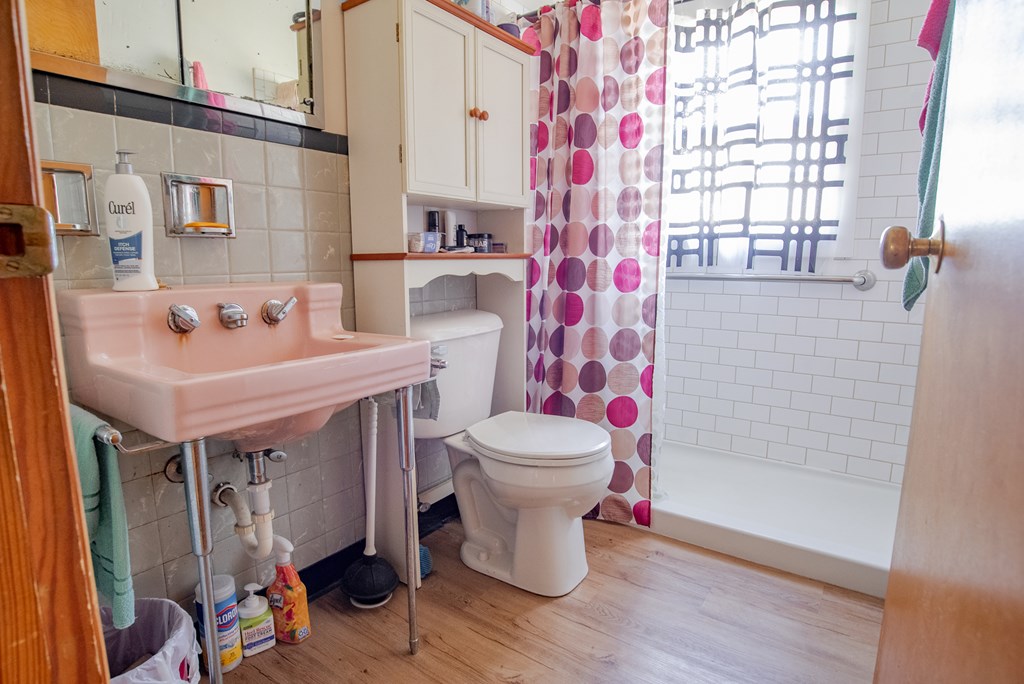 469 Terwilliger Road Parker, PA 16049 - Photo 23 of 47 a bathroom with a sink toilet and shower