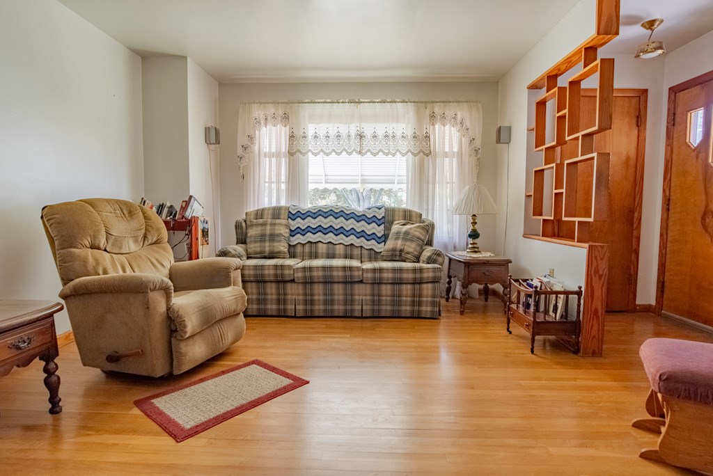 469 Terwilliger Road Parker, PA 16049 - Photo 3 of 47 a living room with furniture rug and wooden floor